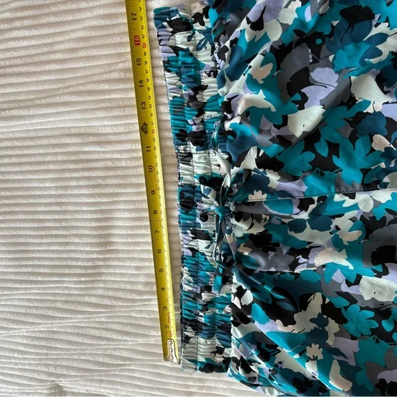 Reitmans Size X Floral Teal Drawstring Women’s Shorts - Picture 3 of 5